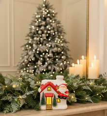Santa’s Cozy Cottage (with LED lights)