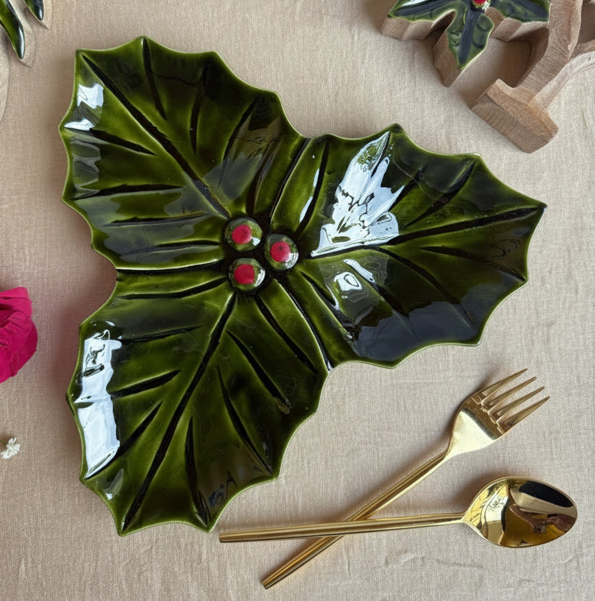The Evergreen Mistletoe Platter